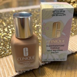 -CLINIQUE. Superbalanced makeup (CN 28 ivory (VF))
